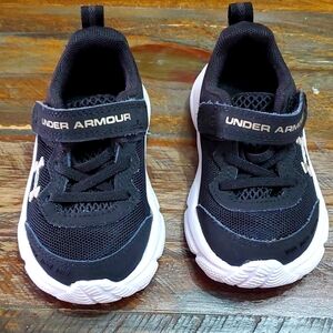 NWOT Under Armour Sneakers